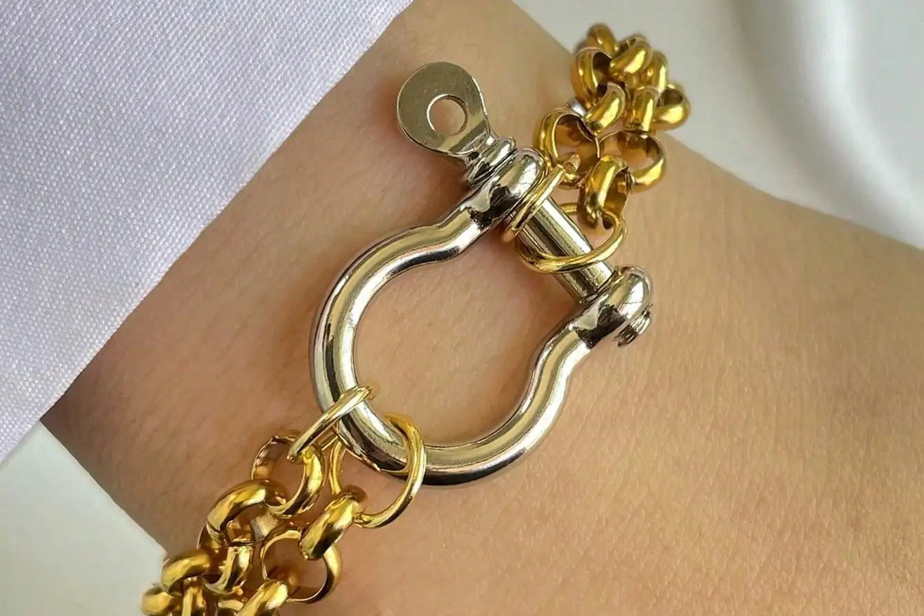 Horseshoe & Chunky Bracelet